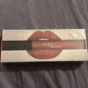 Huda beauty matte liquid lipstick || Trendsetter